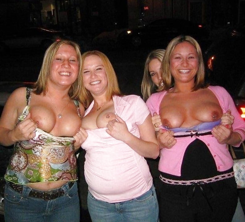 Amateur Group Girls Flashing Tits