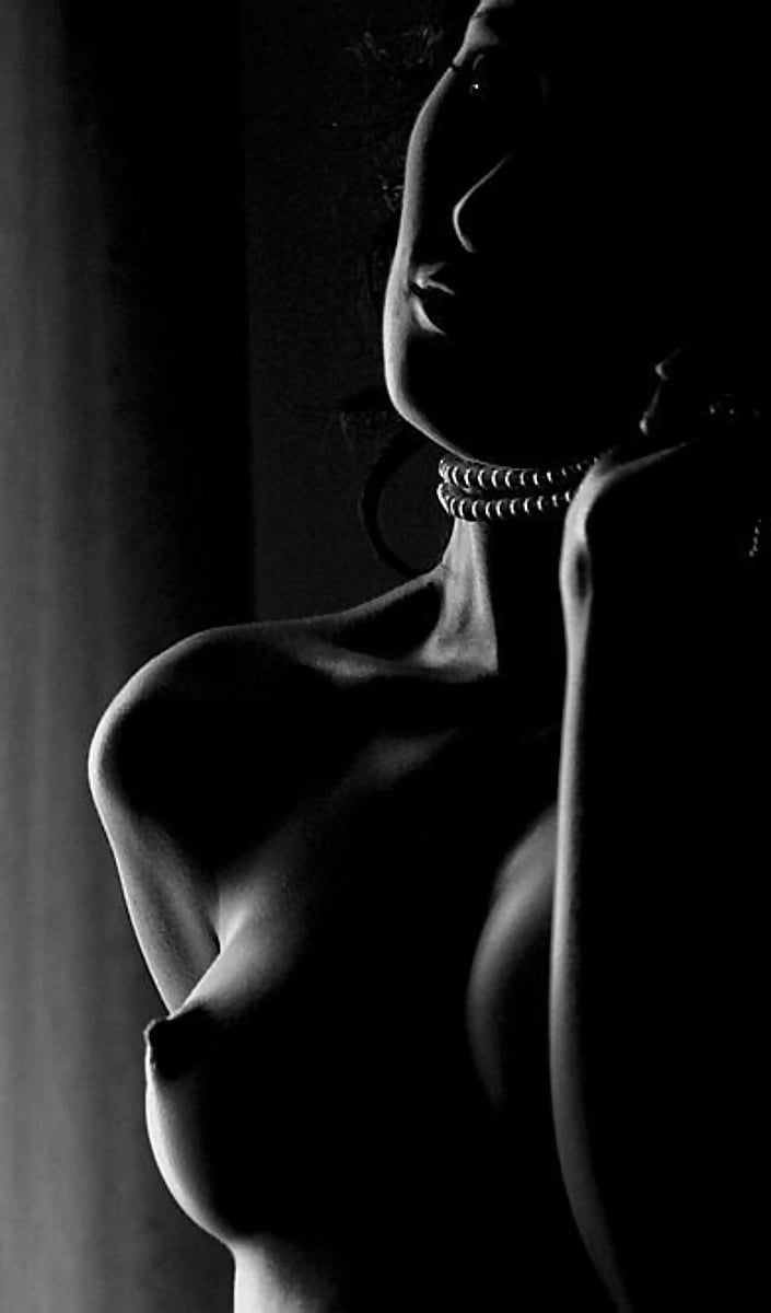черно белые картинки женской груди фото 62