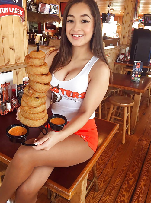Hooters make you Happy  3
