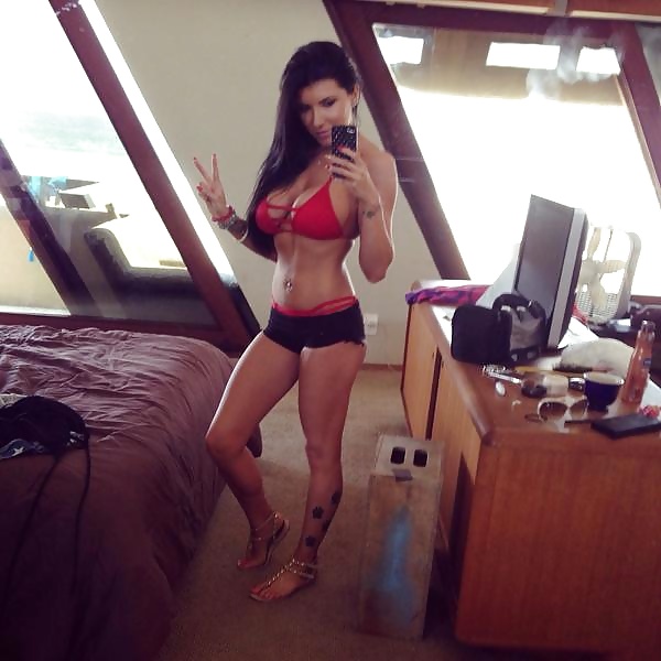 Romi Rain selfie 9