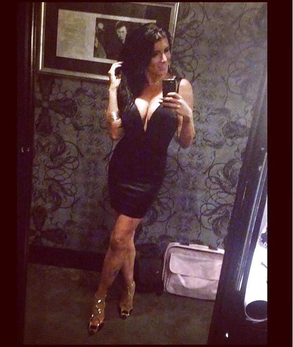 Romi Rain selfie 5