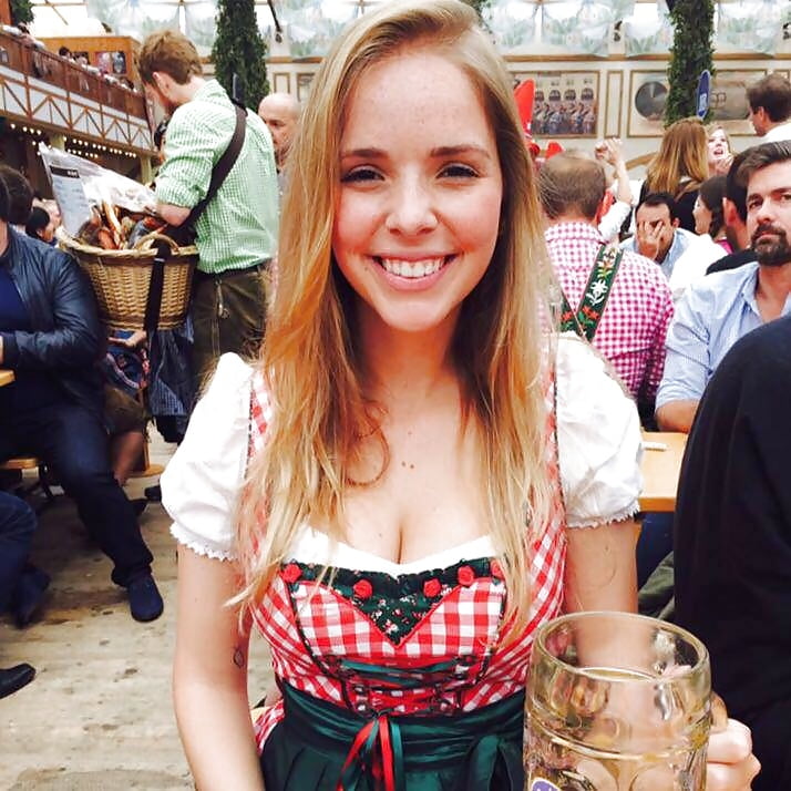  Sexy Dirndl Girls 143 7