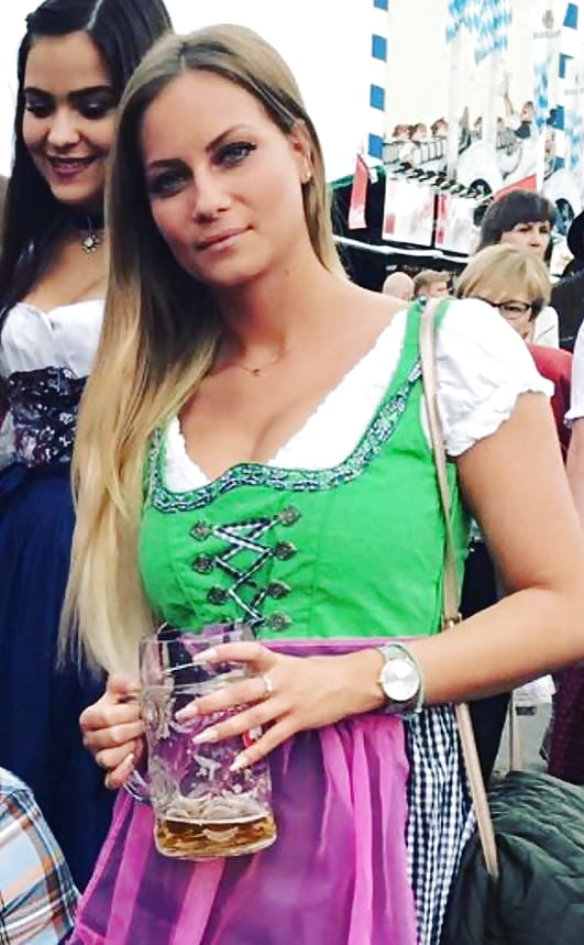 Sexy Dirndl Girls 143 10