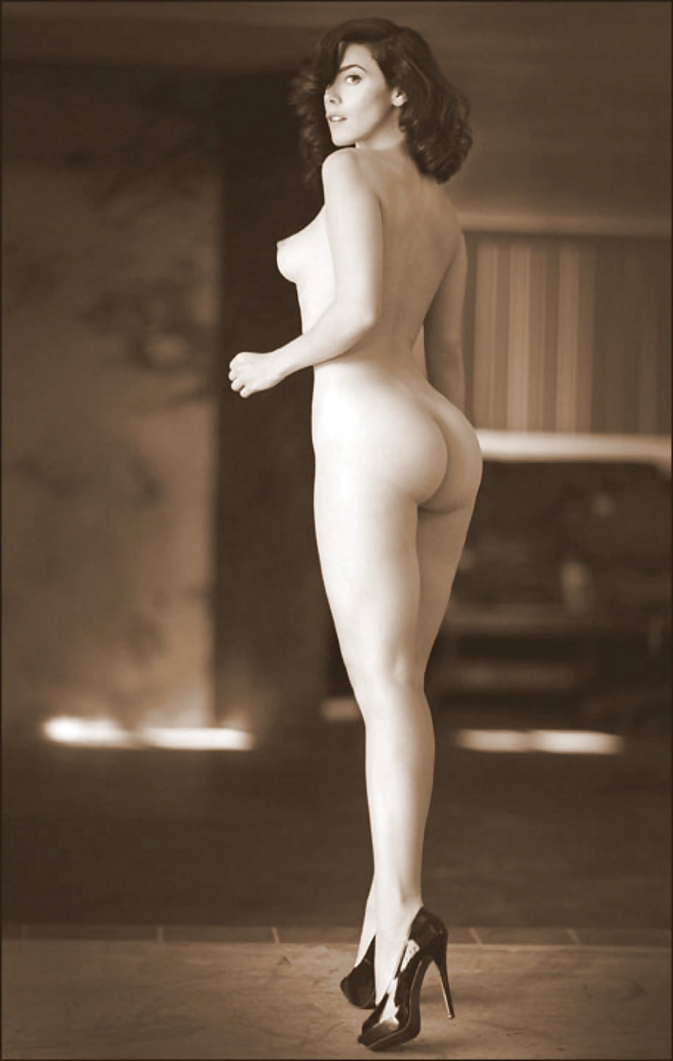фото стоит девушка голая в полный рост фото 87