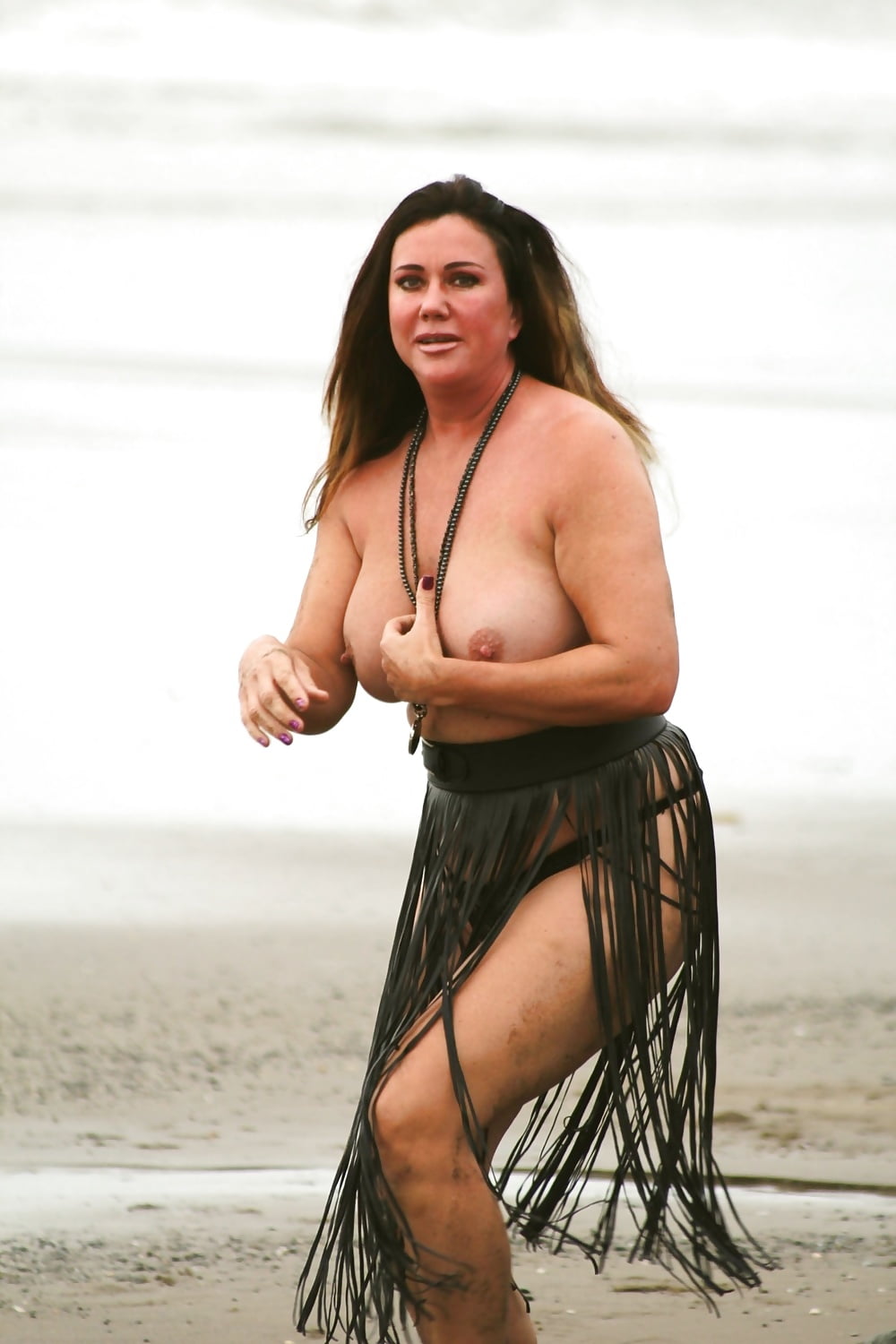 Lisa Appleton beach topless oct 2017 24