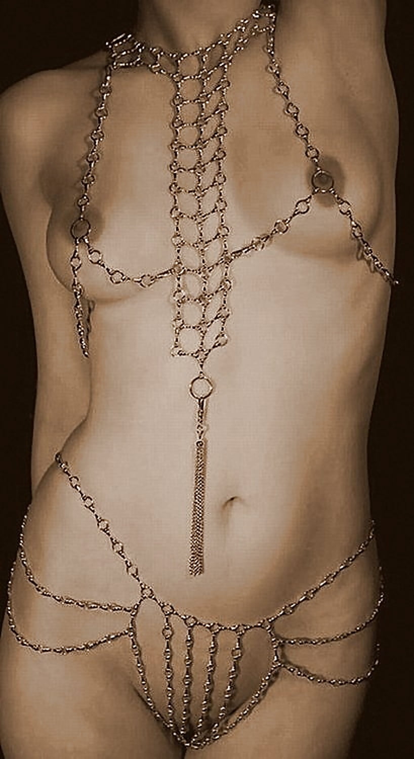 Body chain nude