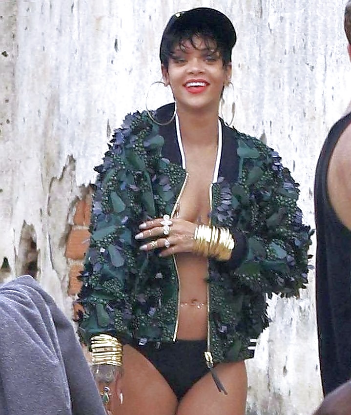 Celebs 062 - Rihanna See Through 16