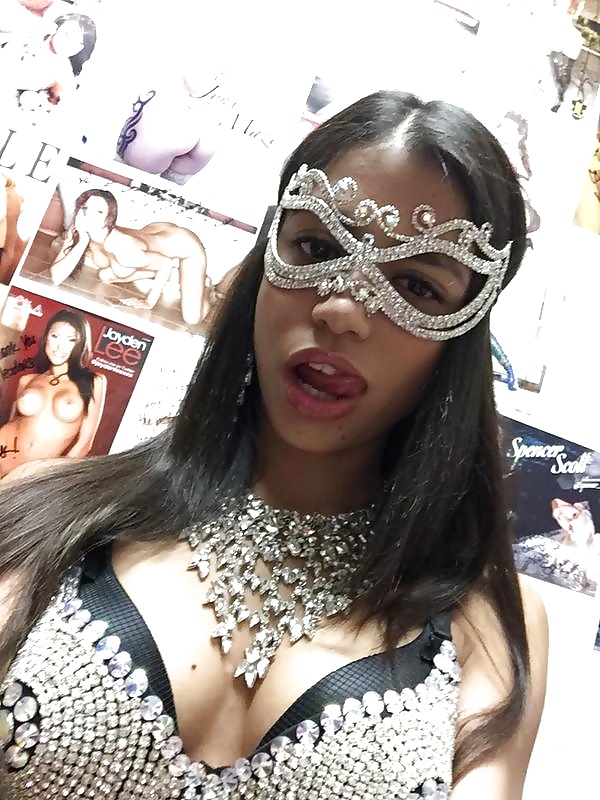 Veronica Rodriguez selfie 13