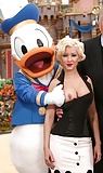 Celebs 072 - Christina Aguilera & Donald Duck 2